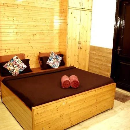 Divine Inn Hotel Rajouri Garden